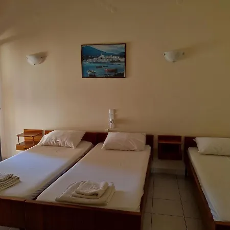 περσεφονη Hotel Kamena Vourla